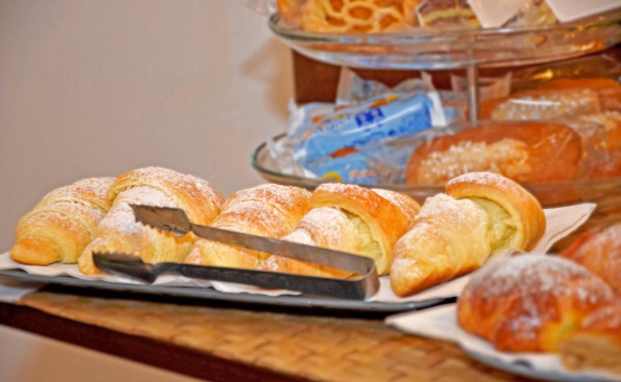 Bed & Breakfast A Castel Capuano Napoli Dış mekan fotoğraf